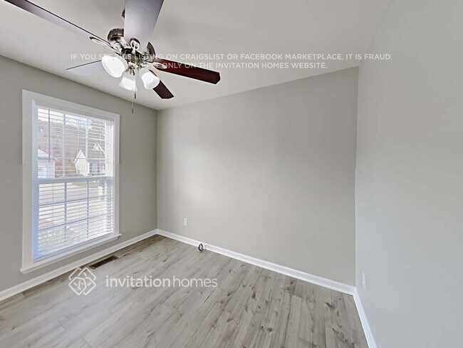 Building Photo - 402 Zircon Ln