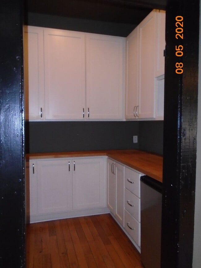 Building Photo - 420 W 13th St