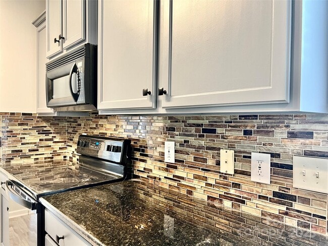 Building Photo - 5717 Lindley Crescent Dr