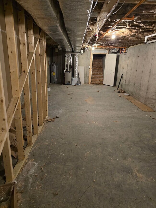 Building Photo - Megway Ct. (2-5)