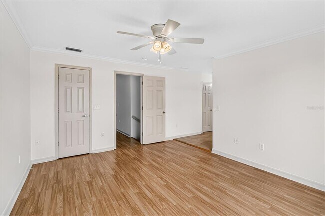 Building Photo - 2204 Fan Palm Dr