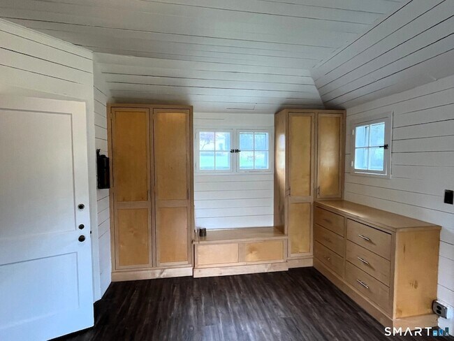 Building Photo - 94 Honey Hill Rd