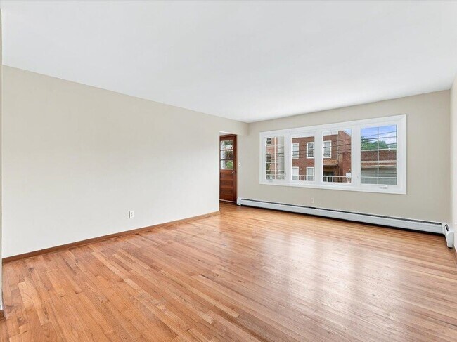 Building Photo - 89 Bleecker St