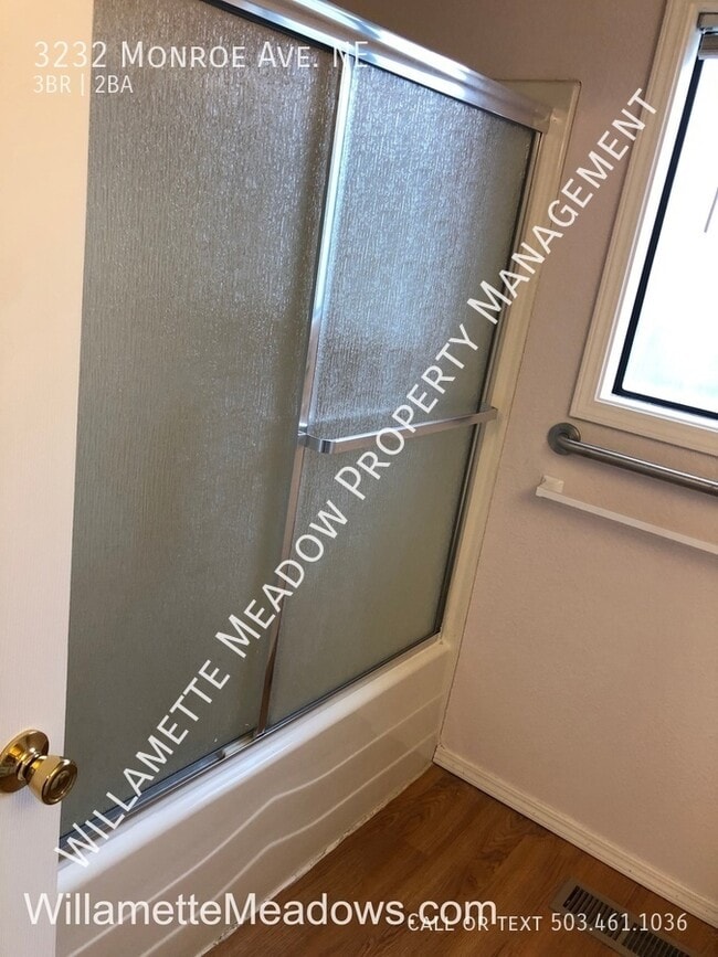 Building Photo - 3232 Monroe Ave NE