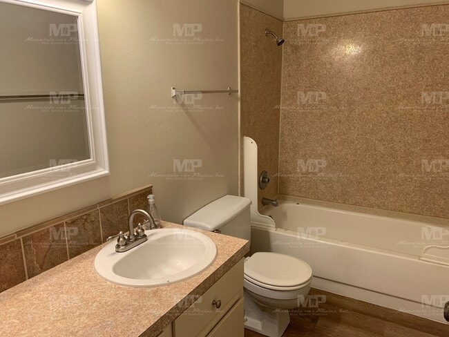 Building Photo - 1518 Glen Haven Dr