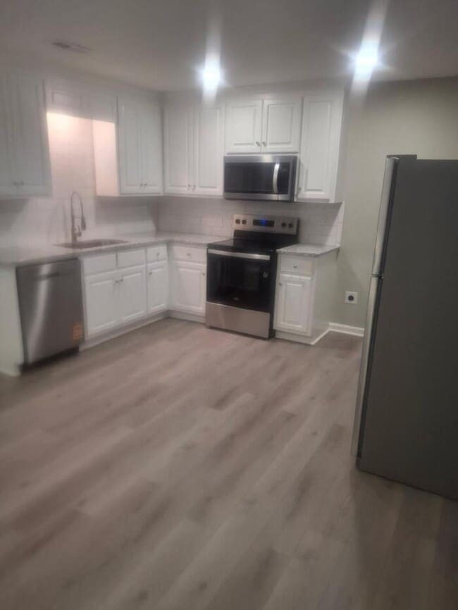 Building Photo - 2 Bedroom 1.5 Bath