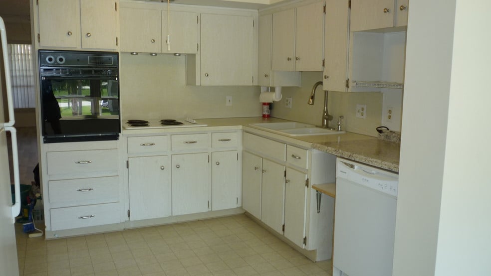 Building Photo - 2402 Ecuadorian Way