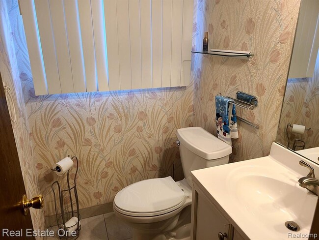 Building Photo - 29540 Red Leaf Dr