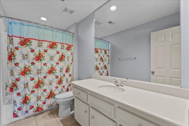 Building Photo - 2422 Fairwind Dr