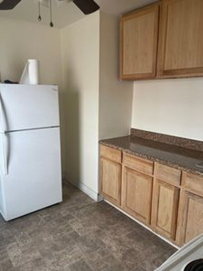 Building Photo - 2 bed house on Rva Northside!  Central hvac, hardwoods,all electric, lots of parking, laundry,