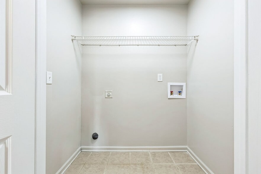 Building Photo - 625 Mill Stone Bluff