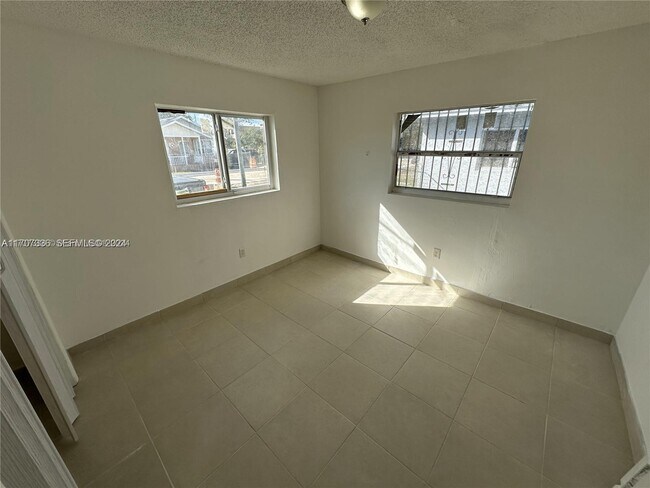 Building Photo - 424 NW 13th St