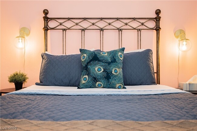 Building Photo - 2205 Santa Paula Dr