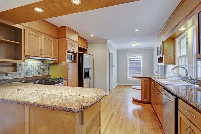 Building Photo - 2044 Addison Rd