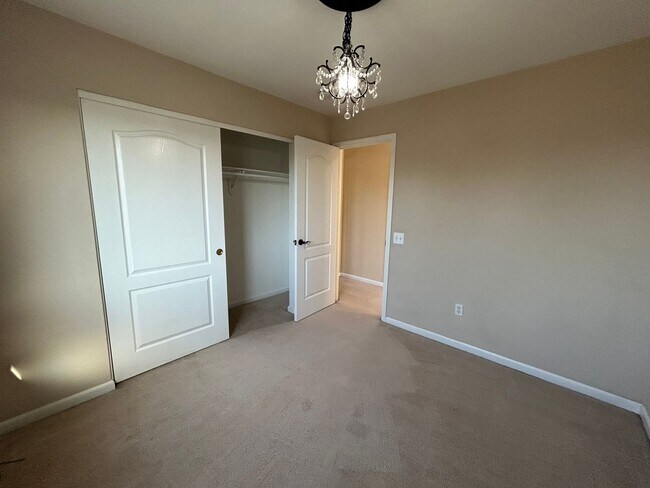 Building Photo - 4113 Piccadilly Ln