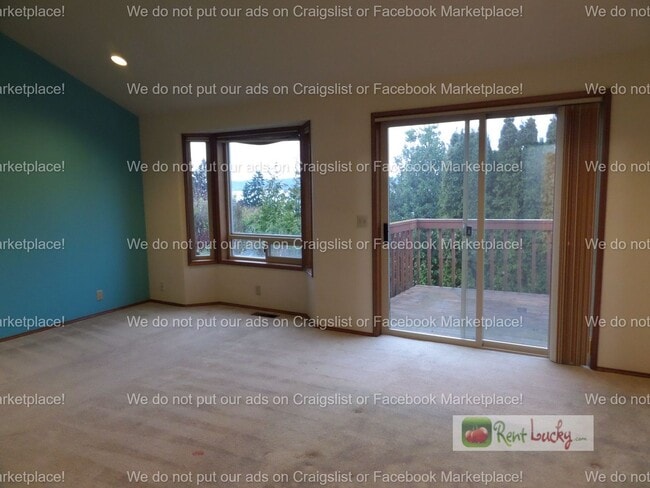 Building Photo - INCREDIBLE VIEWS!! Large 2-Bedroom + Den Duplex with 3-Car Garage in Fantastic Federal Way Neighb...