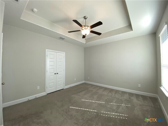 Building Photo - 1331 Hillsong St