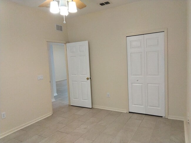 Building Photo - 554 Reddicks Cir
