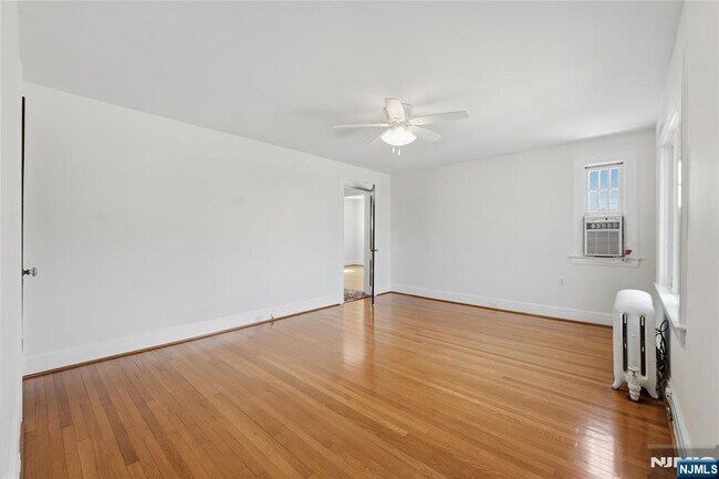 Building Photo - 54 Pomander Walk