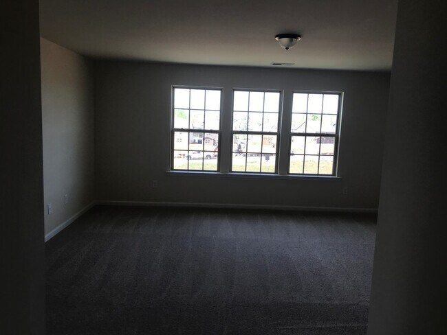 Building Photo - Beautiful home for you and your family