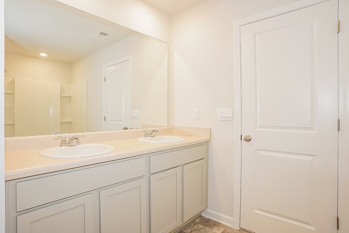 Building Photo - 2172 River Park Ct