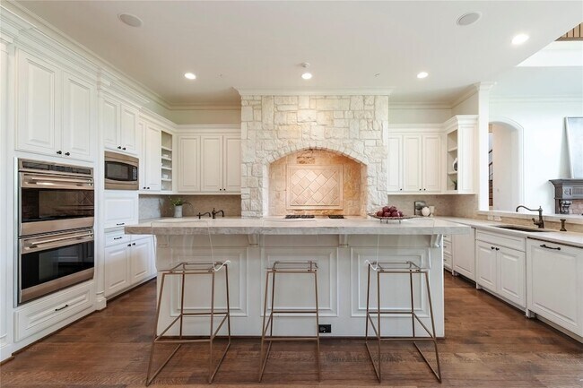 Building Photo - 4311 Brookview Dr