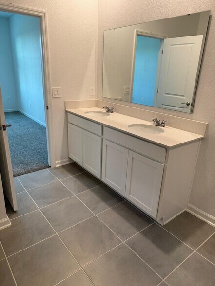 Building Photo - 788 Daring Dr