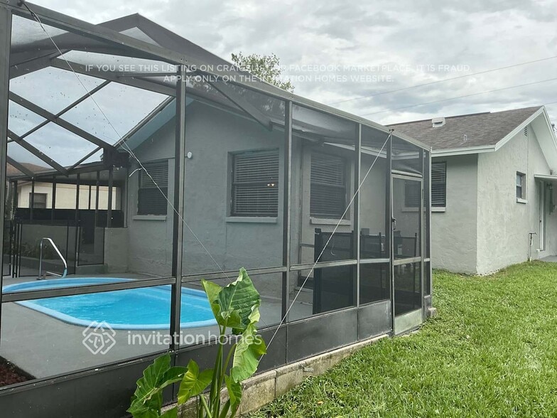 Building Photo - 16033 Villa Dr