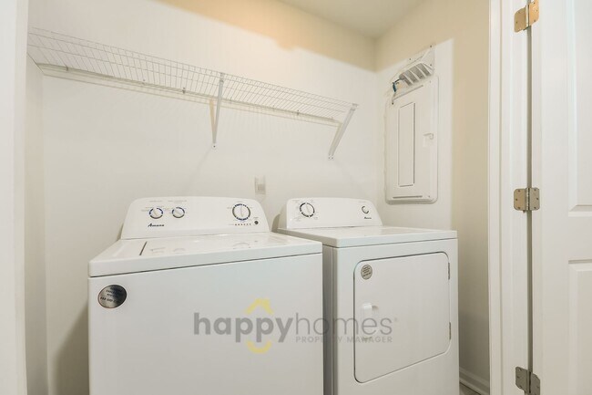 Building Photo - 3 Bedroom 2.5 Bath In Buckshire of Summerville