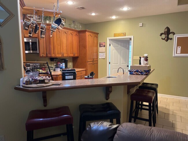 Building Photo - 201 Patrice Cir