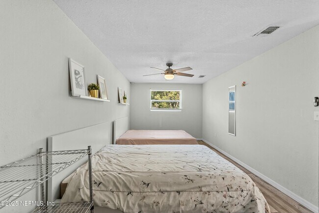 Building Photo - 6204 Commodore Dr
