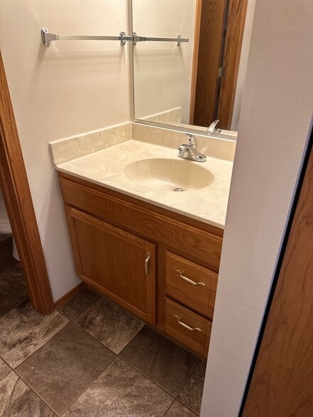 Building Photo - 1024 Western Ave