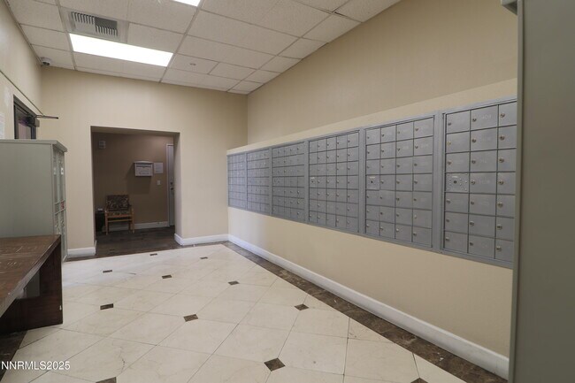 Building Photo - 450 N Arlington Ave