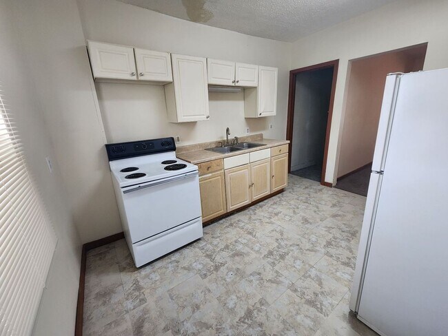 Building Photo - E Fairview, 205-207