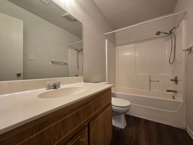 Building Photo - 2805 Kerrville Ct