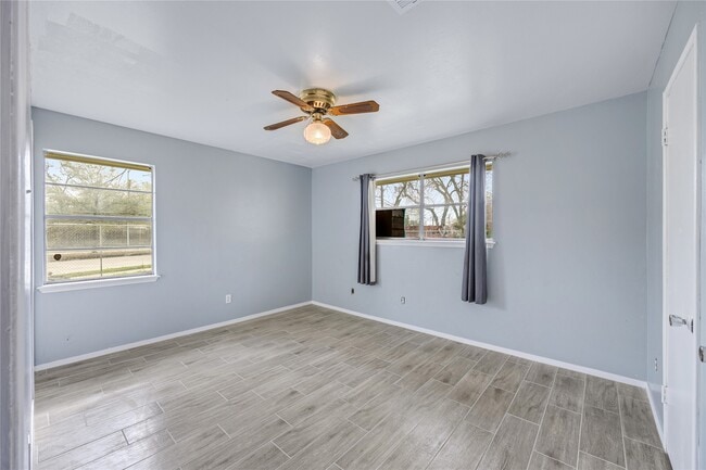 Building Photo - 70 Annette Ln