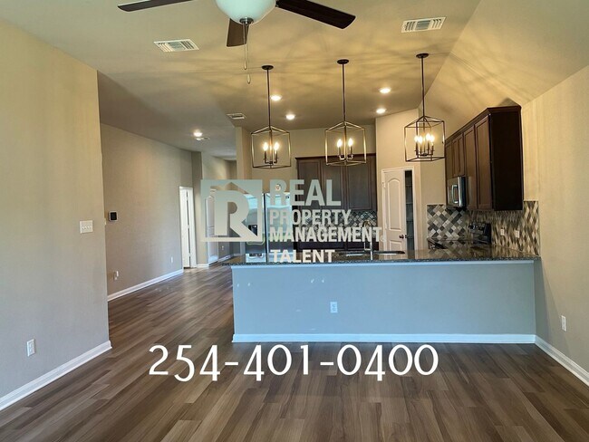 Building Photo - DEAL ALERT!!! 3 Bedroom, 2 Bathroom Home f...
