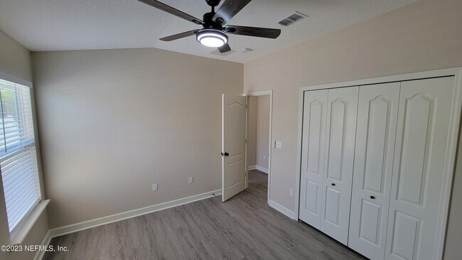 Building Photo - 2735 Woodsdale Dr