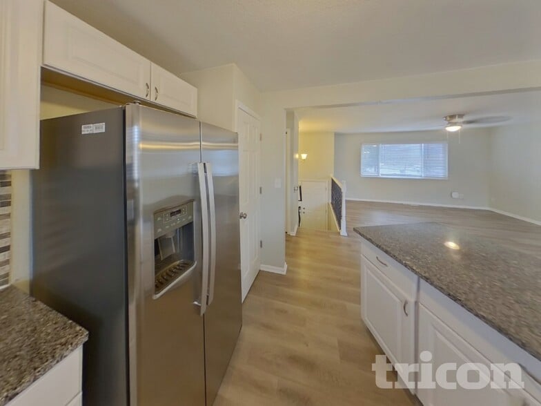 Building Photo - 4985 Montebello Dr