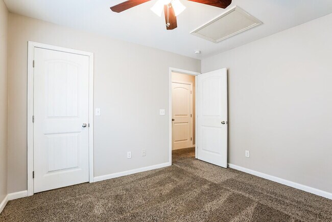 Building Photo - 35 Wensley Ct