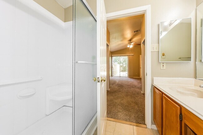 Building Photo - 23 Emery Cliff Pl