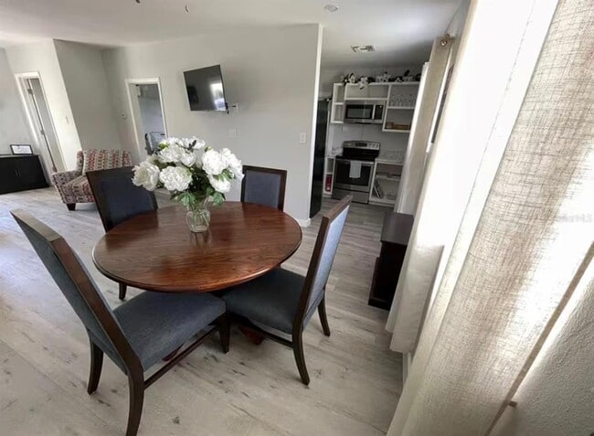 Building Photo - 16900 SW Lincoln St