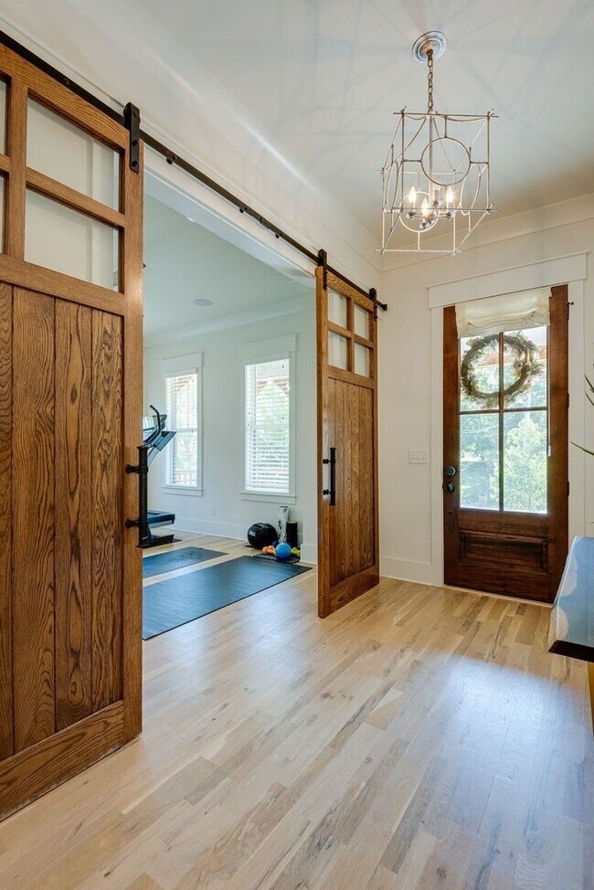 Building Photo - Dream home in the heart of Belle Meade, located on a private dead-end street!