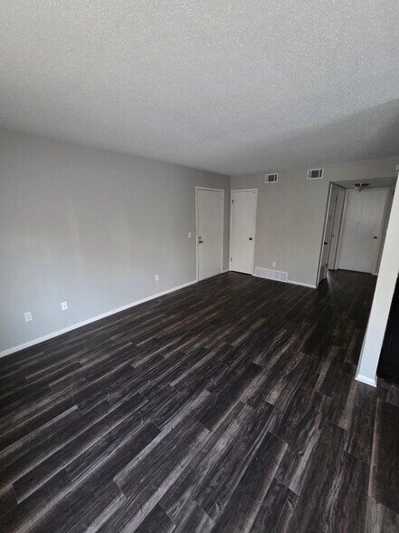 Building Photo - 3223 Schuetzen Ln