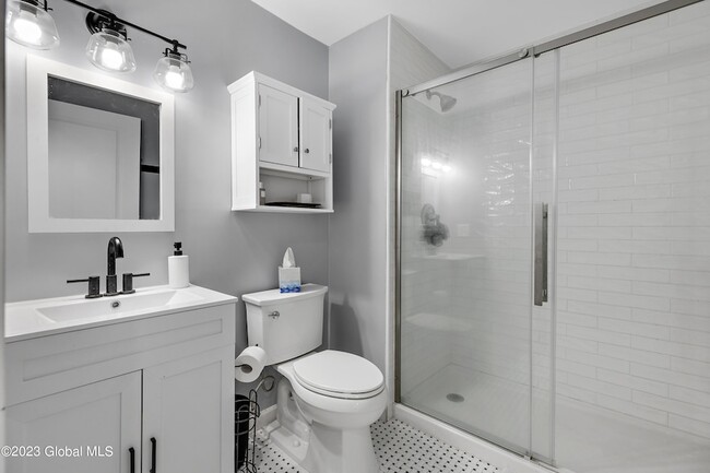 Building Photo - 10 Marion Pl