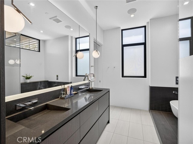 Building Photo - 703 N Lucia Ave