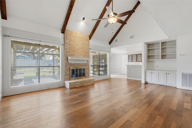 Building Photo - 3823 Village Oaks Dr