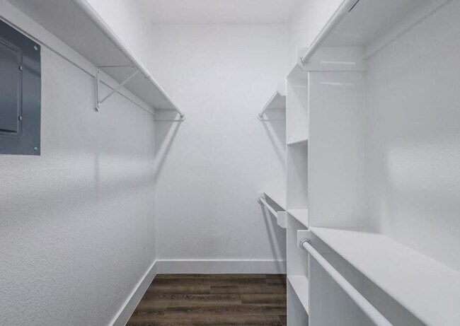 Building Photo - 114 E 31st St