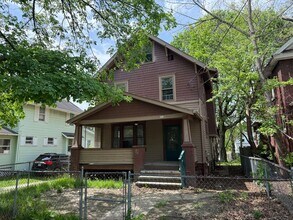 Building Photo - Charming 4-Bedroom Single Family Home for Rent!