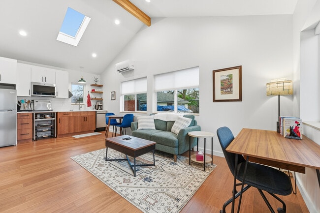 Building Photo - 5003 NE Mason St